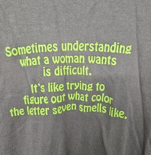 Gildan Understanding Women a Woman Wants T Shirt XL